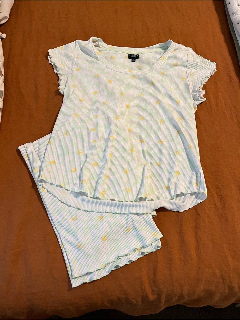 Vintage Laura Ashley ribbed daisy pajama set